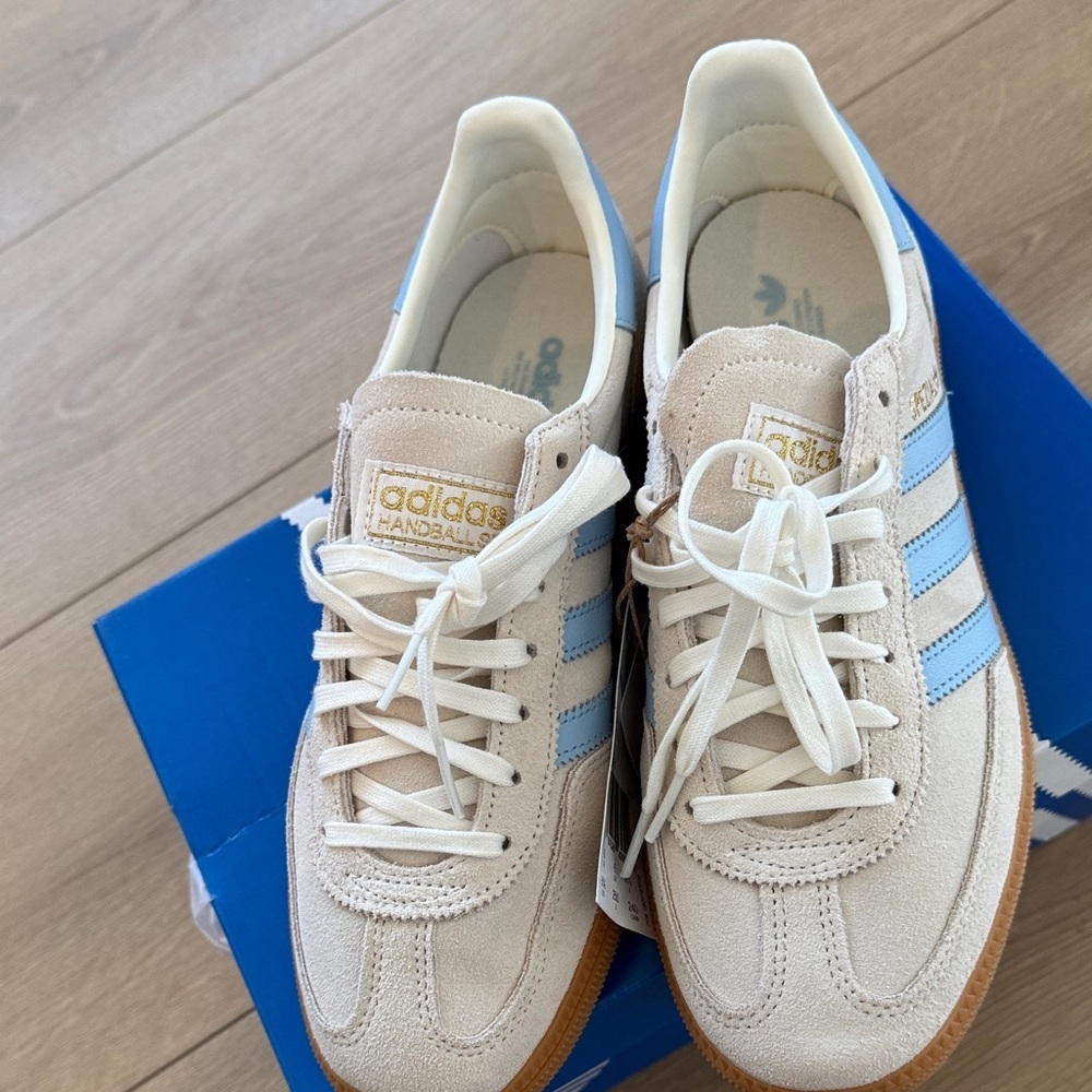 ✨Host pick✨Adidas Junior Handball Spezial Cream and Blue Sneakers Size 39 1/3 - Picture 2 of 6
